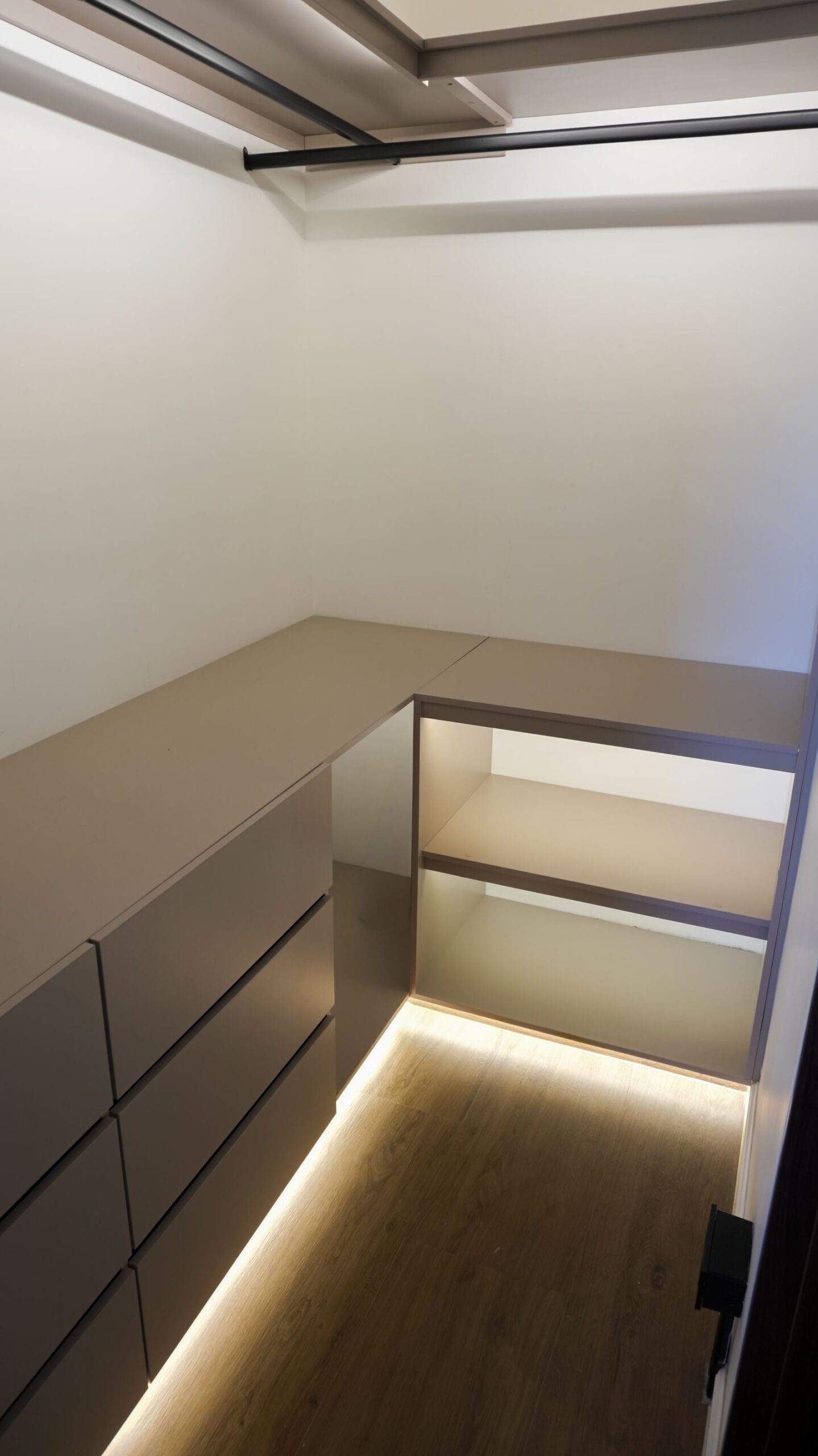 Closet con iluminación LED